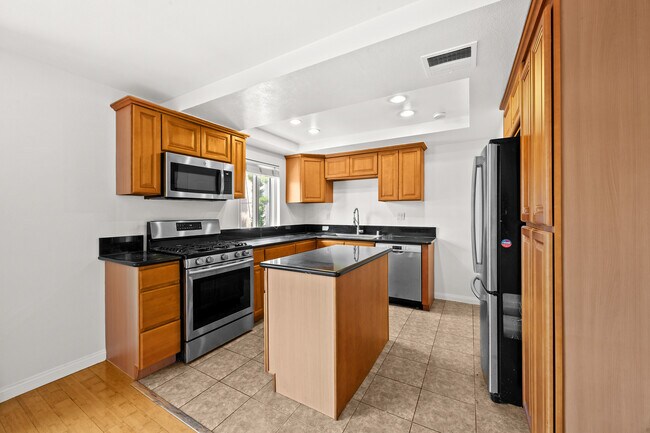 Foto del edificio - 18333 Hatteras St