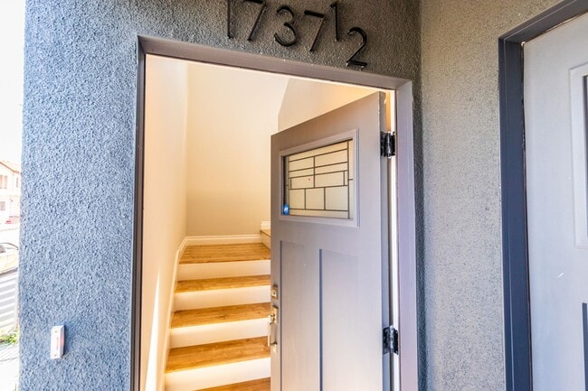 Building Photo - 1737 S Longwood Ave