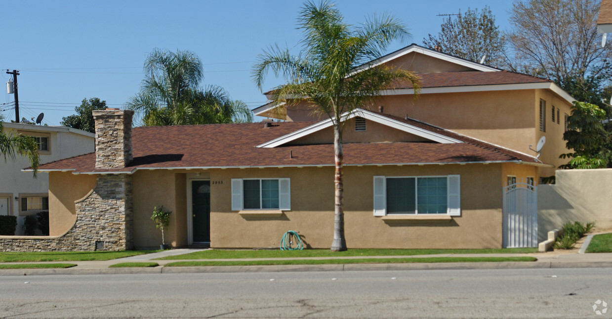 Foto del edificio - 2953 N Garey Ave