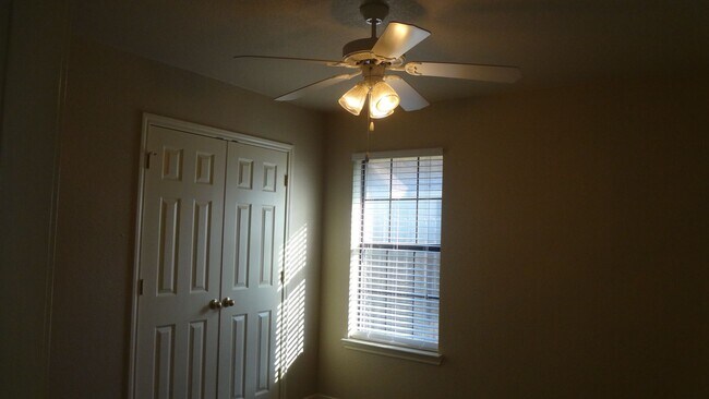 Building Photo - Move In Ready 2 Bedroom 2 Bathroom