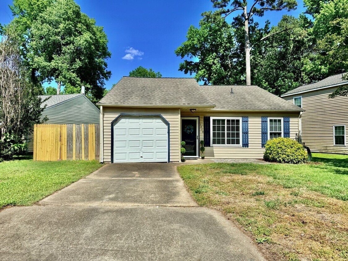 Primary Photo - READY NOW!! 3-Bedroom Home in Redwing w/At...