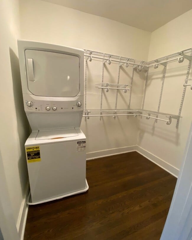 Building Photo - Beltline Living - Top Floor One Bedroom Apartment in VAHI!