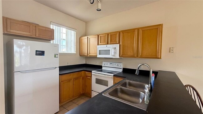 Foto del edificio - 458 Monroe Cir