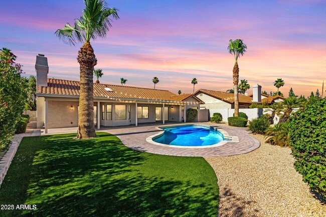 Building Photo - 5715 E Campo Bello Dr