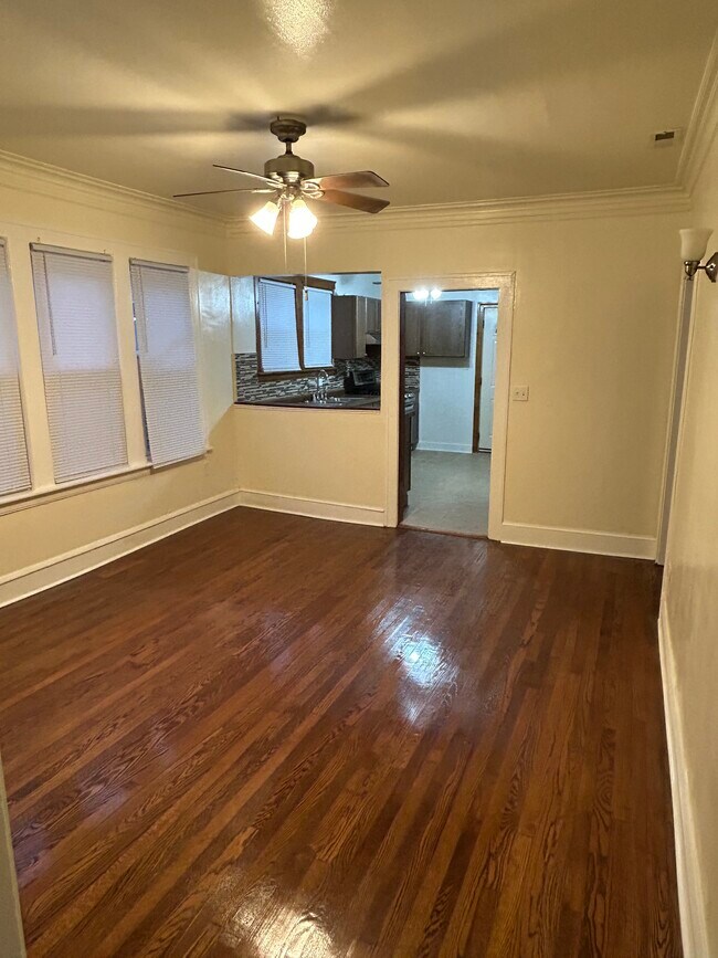 Comedor - 8128 S Marshfield Ave