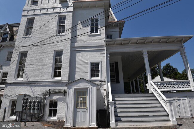 Building Photo - 10 Stanley Dr
