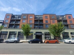Building Photo - 1333 W Broad St