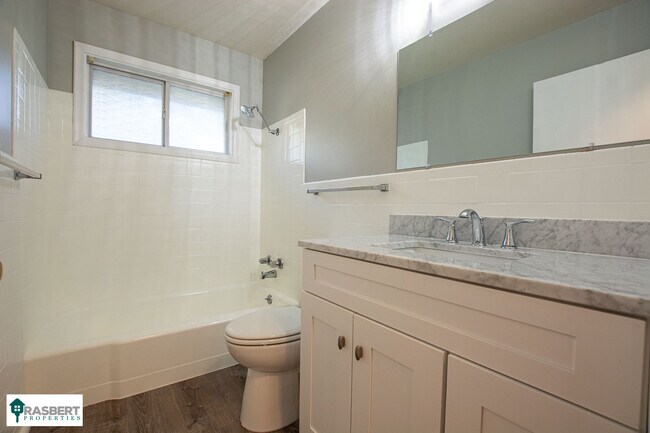 Foto del edificio - 3219 S 108th St