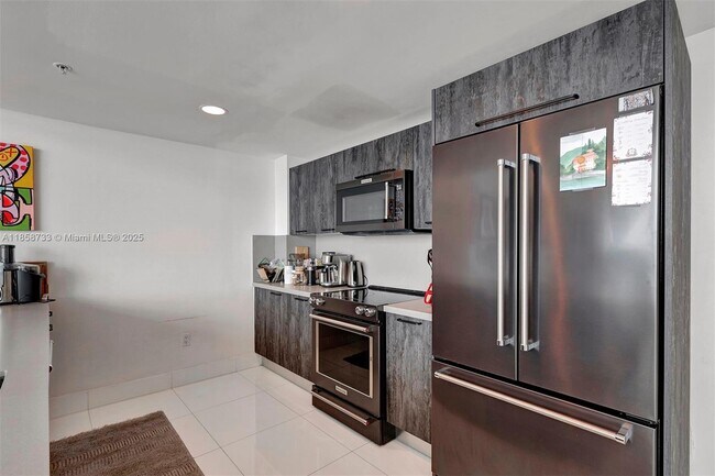 Foto del edificio - 665 NE 25th St