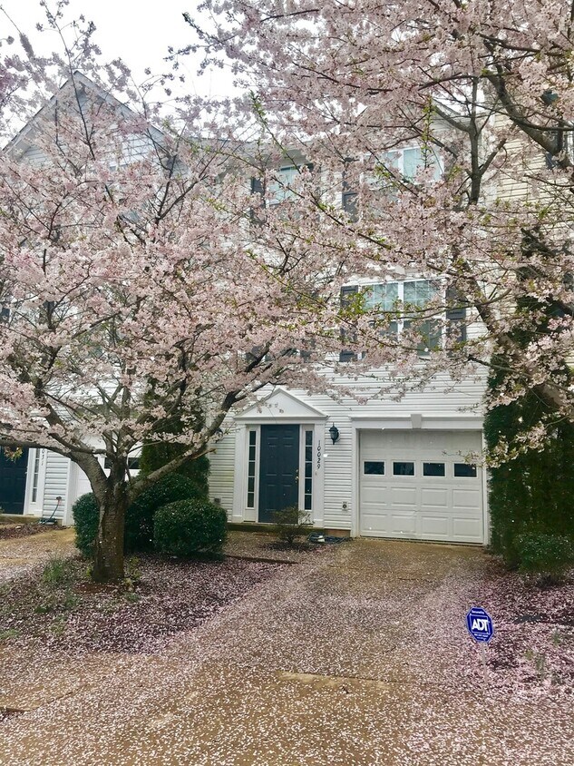 Foto principal - Gorgeous Spotsylvania Townhouse