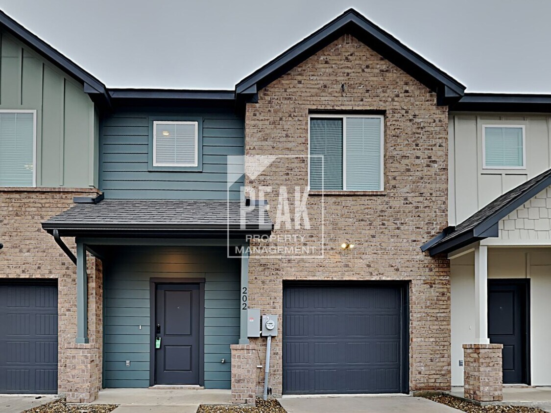 Primary Photo - Beautiful New Construction Townhome in For...