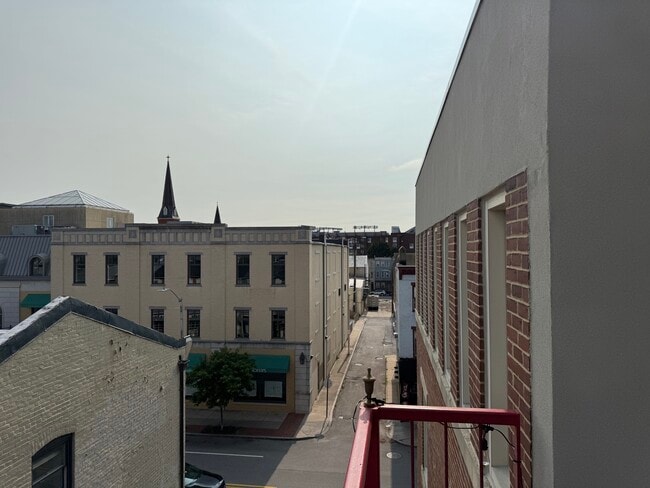 Building Photo - 911 S Charles St
