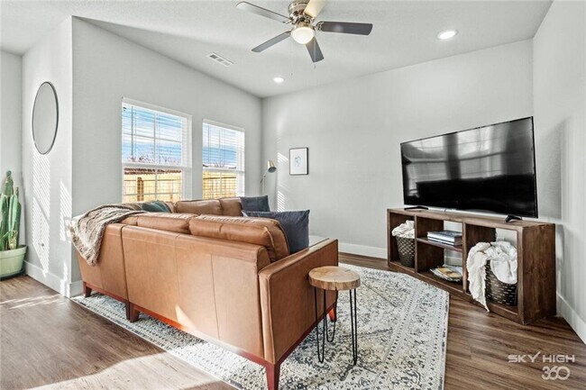 Foto del edificio - 3003 SW Garrison Ln