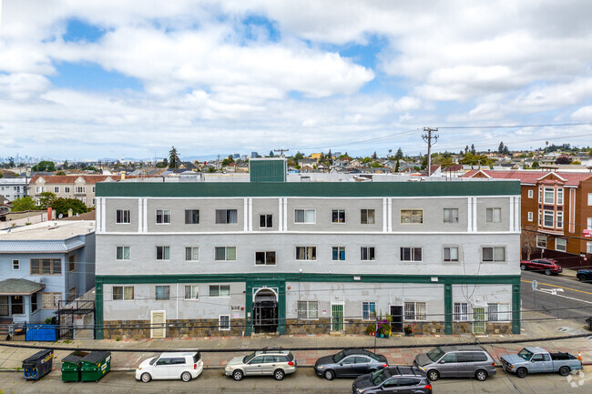 Edificio con vista al norte 27th Ave - 27th Avenue Apartments