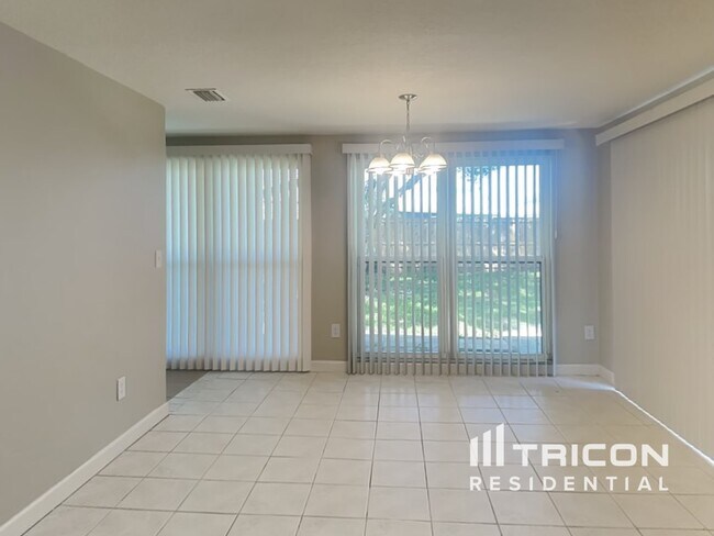 Building Photo - 7224 Northbridge Boulevard Tampa FL