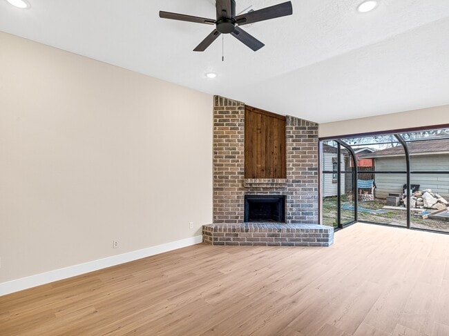 Foto del edificio - 9254 Autumnsong Dr