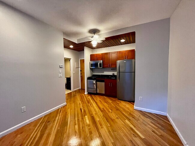 Building Photo - 390 Riverway