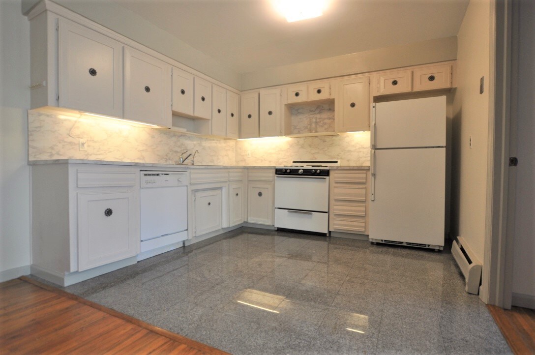 Foto principal - 45-62-62 Bell Blvd