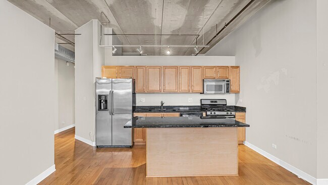 Building Photo - 833 W 15th Pl