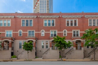 Building Photo - 419 W Grand Ave
