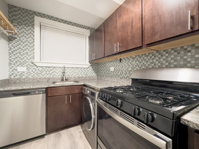 Building Photo - 4430 N Wolcott Ave