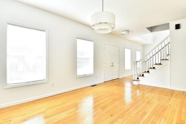 Building Photo - 145 Weed St