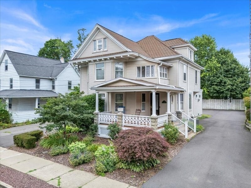Primary Photo - 217 Jefferson Ave
