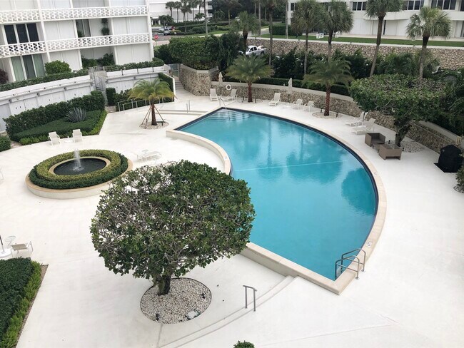 Lovely pool area - 2760 S Ocean Blvd
