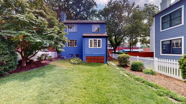 Foto del edificio - 4815 Yuma St NW