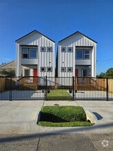 Building Photo - 3210 Retta St