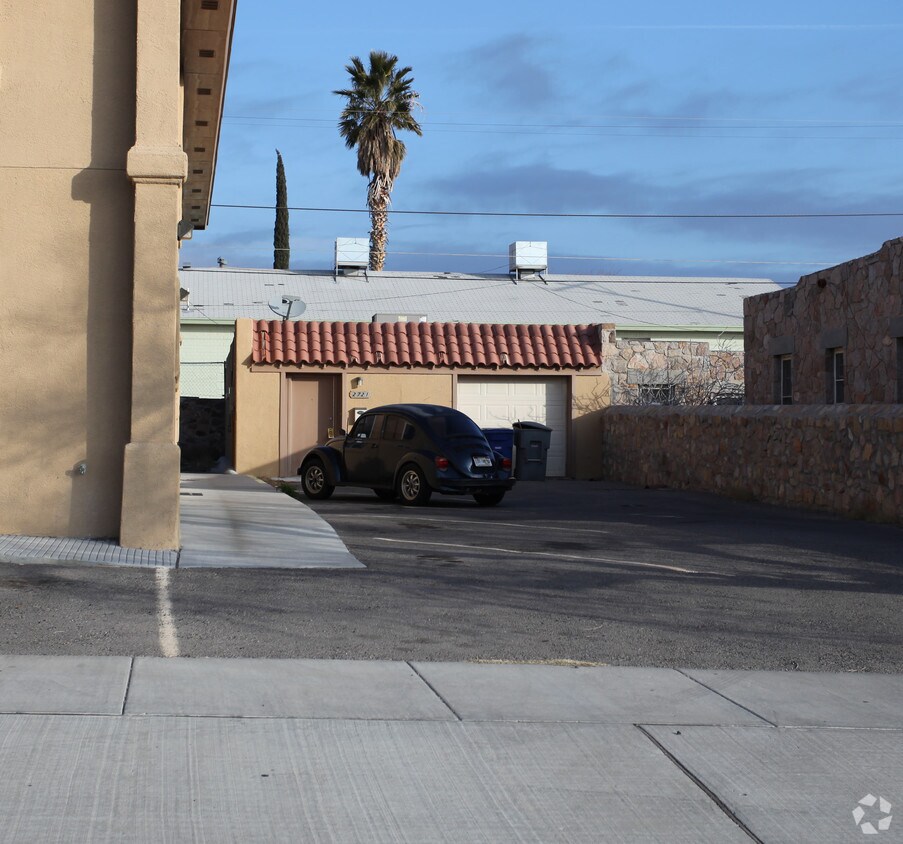 Foto del edificio - 2713-2721 Idalia Ave