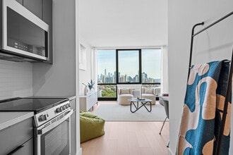 Building Photo - CMPND 632 Newark