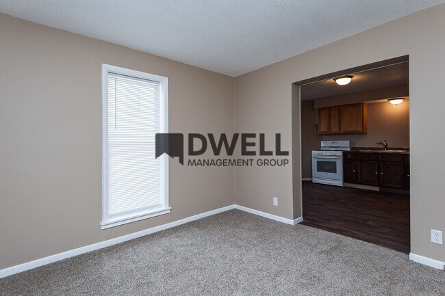 Foto del edificio - Remodeled 2 Bedroom Main Level Apartment