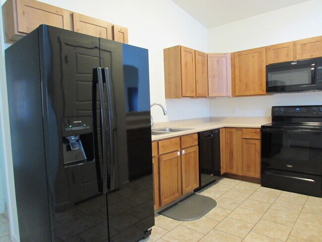 Building Photo - 388 Blue River Dr