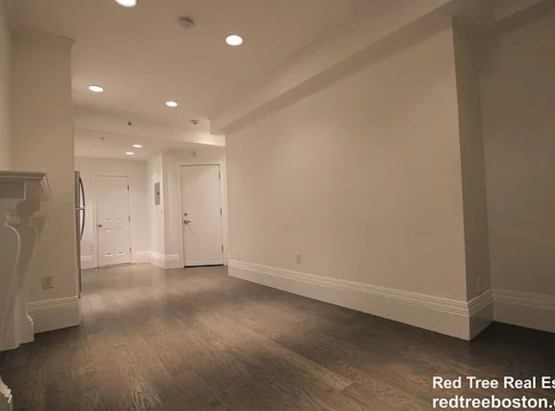 Building Photo - 252 Newbury St