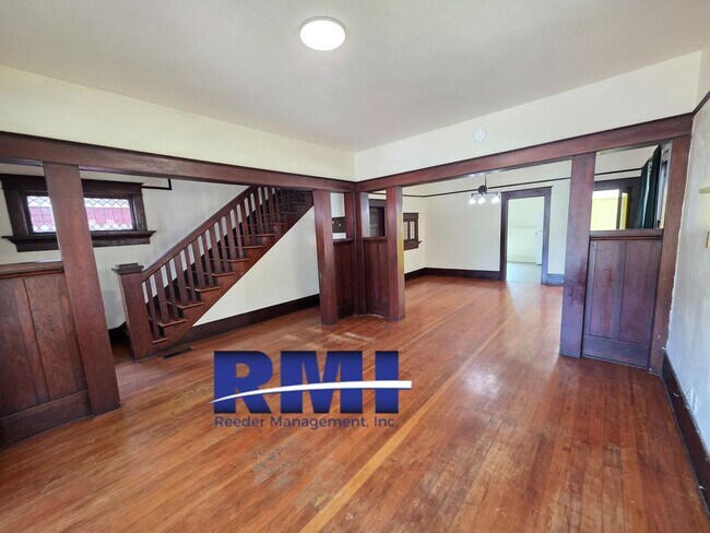 Building Photo - Charming 120-year-old gem in the heart of Tacoma!