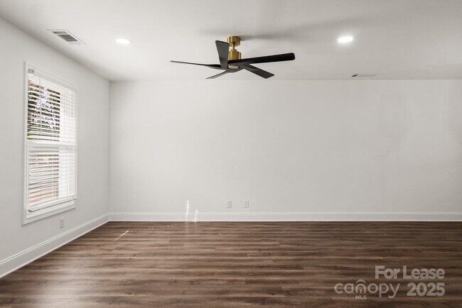 Foto del edificio - 815 Sharon Dr