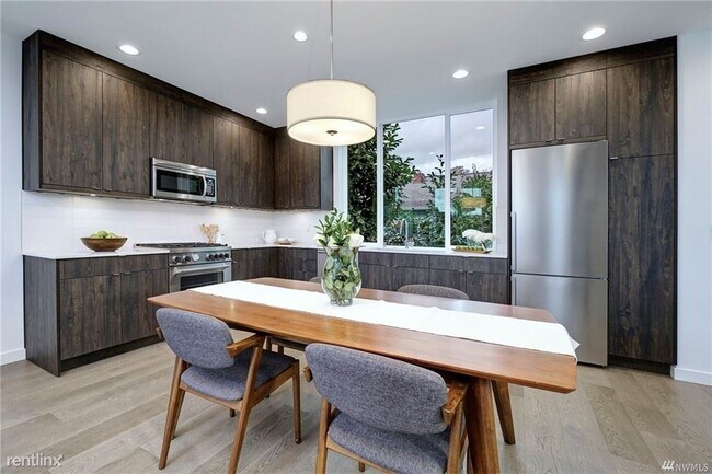 Building Photo - 3 br, 2 bath Townhome - 4226 Midvale Ave N...