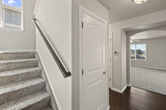 Building Photo - 9432 Beryl Dr
