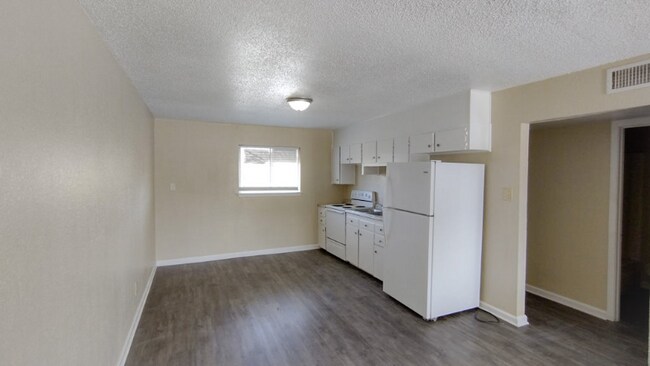 Foto del edificio - 905 N Main St