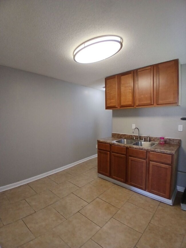 Building Photo - Newly Renovated 2 bedroom 1 bathroom - OPEN TO SECTION 8