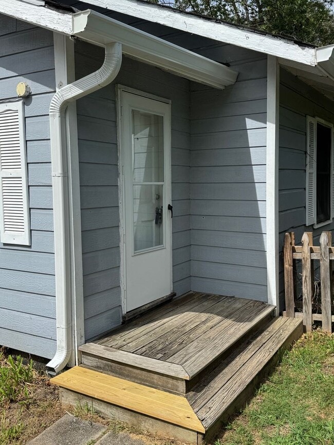 Building Photo - Central Asheville - Renovated Bungalow!
