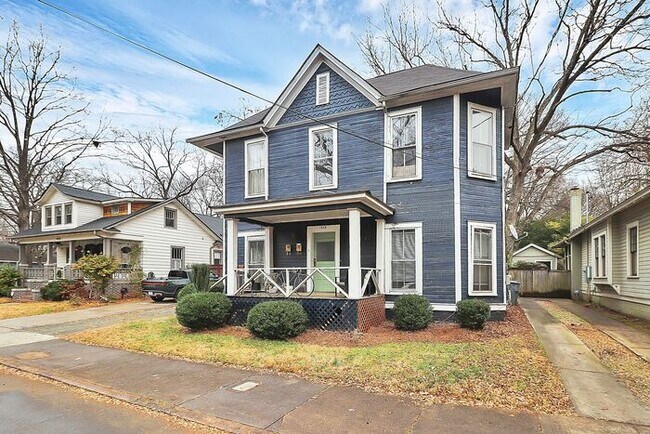 Foto del edificio - Charming 2nd Floor 2BD/1BA Unit on Pecan Ave!