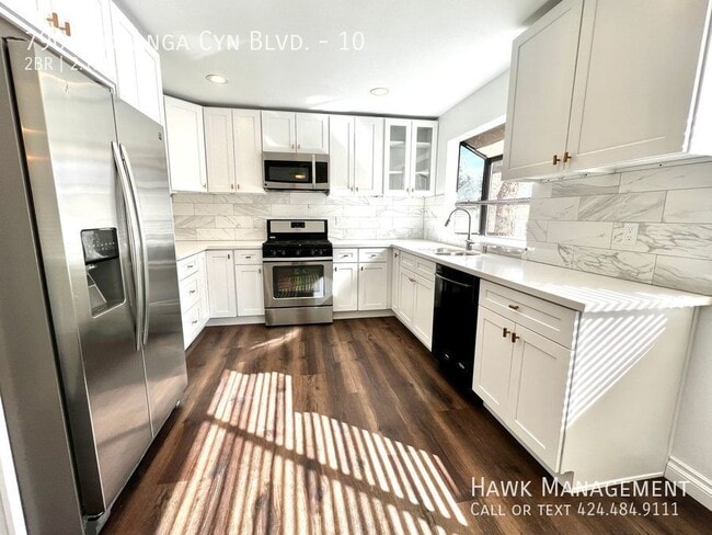 Foto del edificio - 7904 Topanga Canyon Blvd