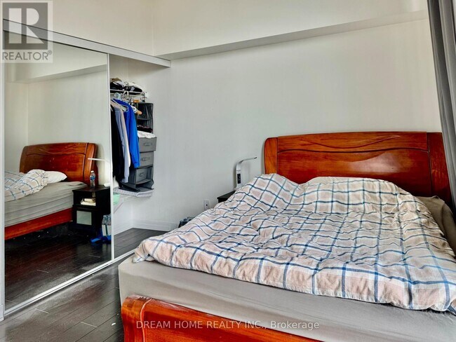 Photo du bâtiment - 225 Webb Dr