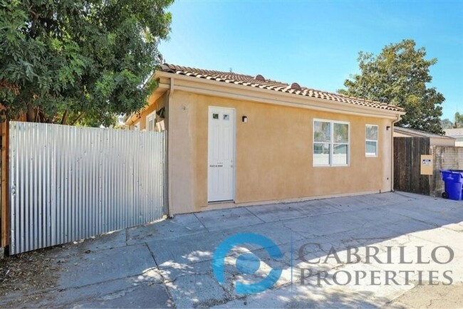 Building Photo - 4669 Winona Ave