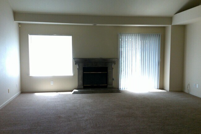 Foto del edificio - Beautiful Woodward Lake home on a large corner lot.