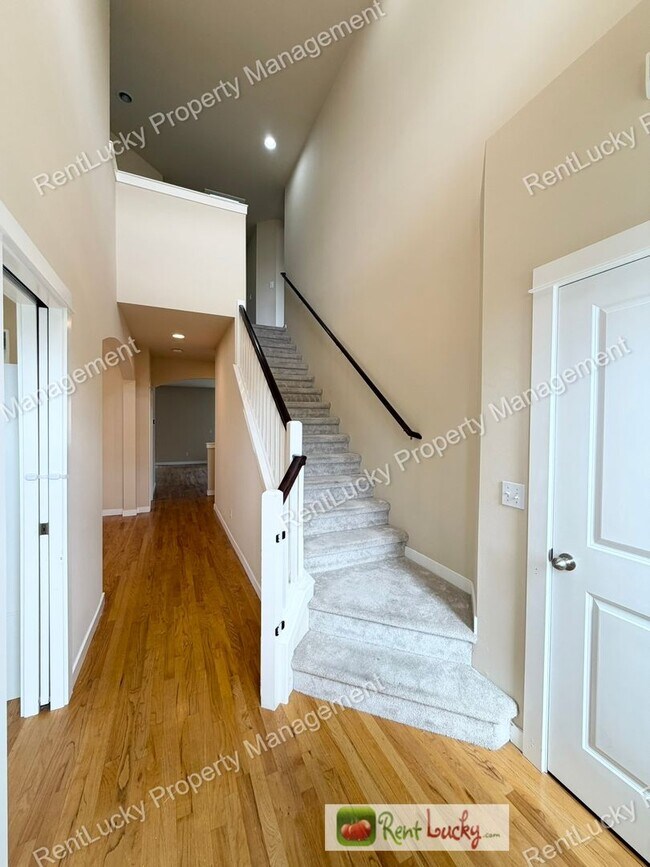 Foto del edificio - Amazing 5 Bedroom Home in Bothell with Gorgeous Finishes and Large Family Room!