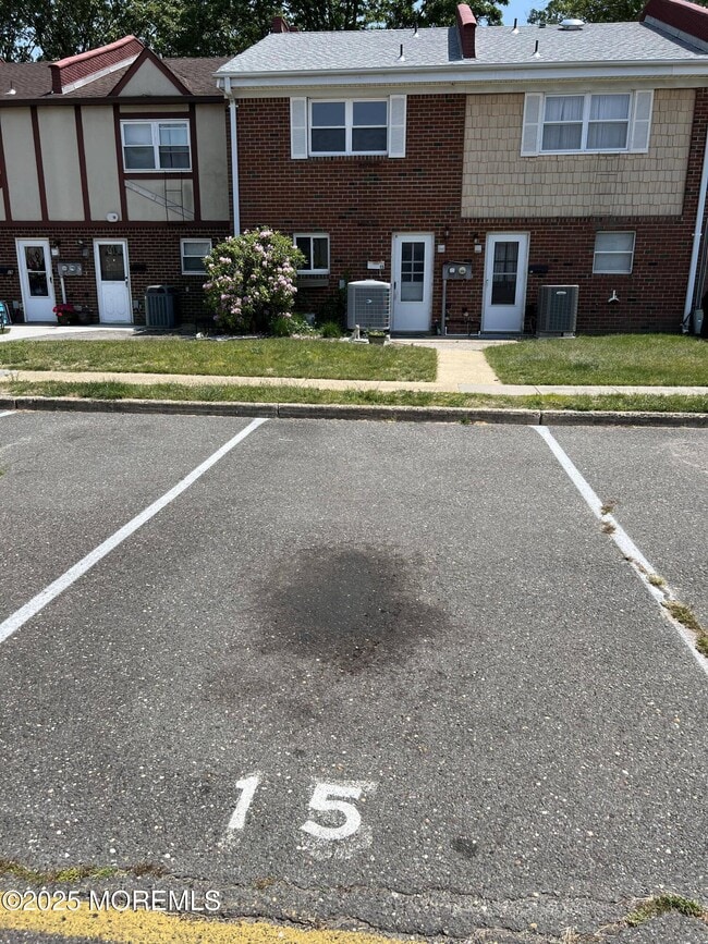 Building Photo - 15 Briar Mills Dr