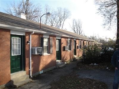 Primary Photo - 107 E Spring St